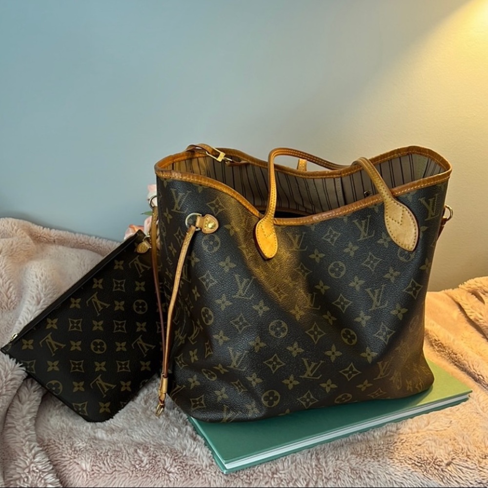 Authentic Louis Vuitton Neverfull MM With Pouch - Picture 2 of 16